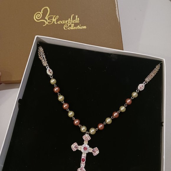 NWT! GORGEOUS CROSS NECKLACE - Picture 5 of 10